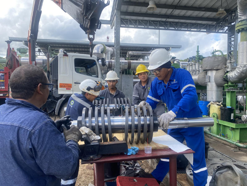 Field fitting rotating assembly